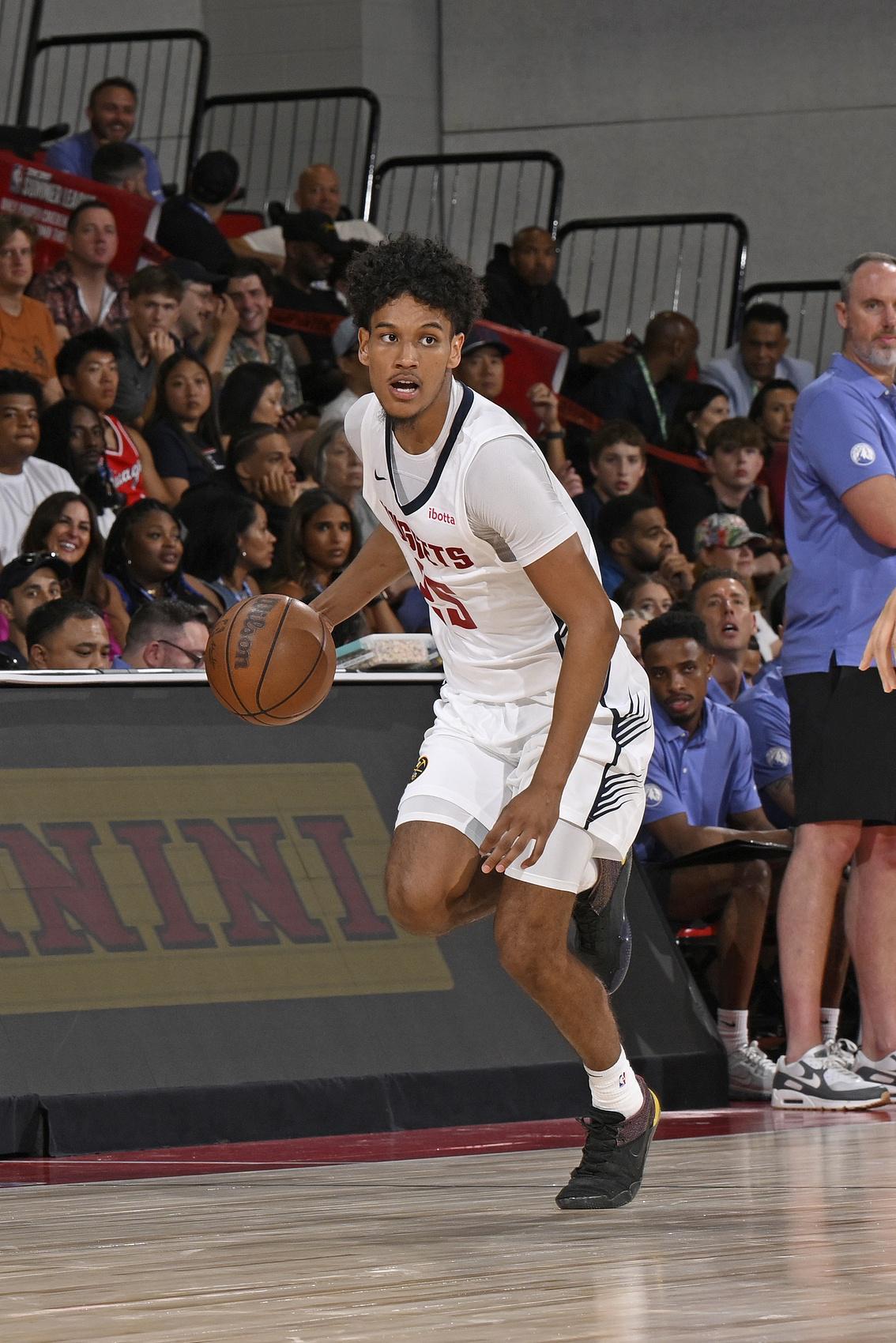 开奖-进攻出色！柯蒂斯-琼斯15中9&amp;amp;三分8中4砍22分 另有5板8助2断1帽