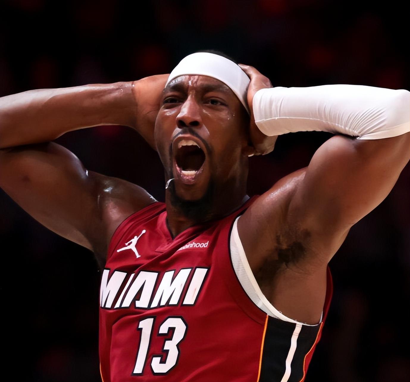 官方平台-轰83+9超越科比！热巴一战创20项纪录惊为天人 抱头怒吼接受欢呼